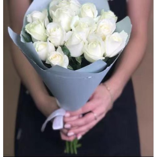 Купить на заказ 15 белых роз с доставкой в Жетысае